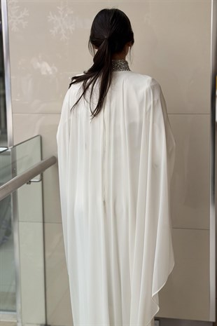 White Corner Pelerin Detaylı Zincir Taşlı Abiye