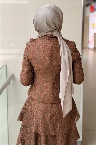 Matex Önden İnci Düğmeli Kısa Ceket Fırfırlı Etek Yakma Kumaş Abiye Takım