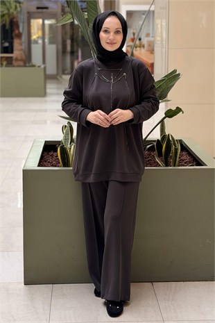 Ceremony Önü Kuşgözü Ve Kolye Detaylı Pantolonlu Takım