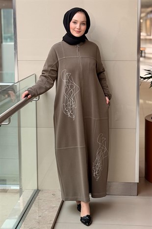 Nurcan Çetin Random Desen Spor Dikiş Önden Tam Boy Fermuarlı Ferace