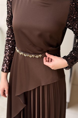Matex Kolları Pul Payet Detaylı Beli Taş Kemerli Pliseli Abiye Elbise