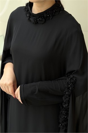 White Corner Yaka Ve Kol Çiçek Detaylı Abaya