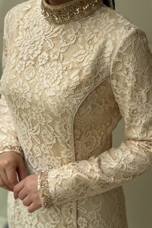 White Corner Yakası Taş İşlemeli Biye Detaylı Güpür Elbise