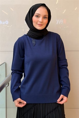 Ghisa Yakası Fiyonk Taşlı Triko Tunik