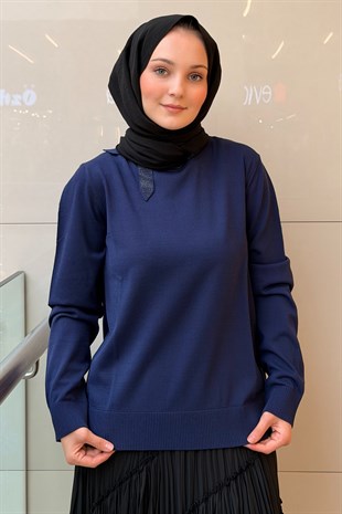 Ghisa Yakası Fiyonk Taşlı Triko Tunik