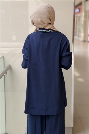 Mahal Fular Detaylı Gömlek Pantolon Takım