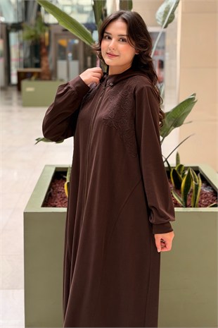 Nurcan Çetin Çiçek Nakış İşlemeli Çıkarılabilir Kapşonlu Tam Boy Fermuarlı Ferace