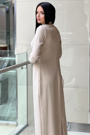 White Corner Omuzu Taşlı Pelerin Detayli Abiye Elbise