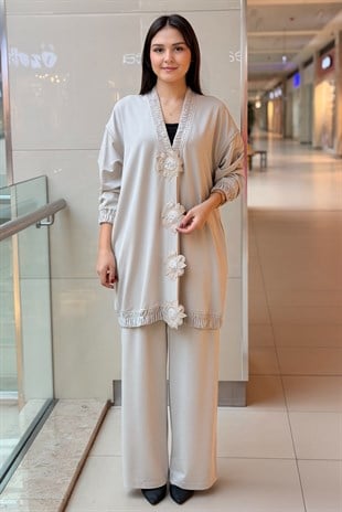 Ghisa V Yaka Kabartma Çiçek Desenli Çıtçıtlı Tunik Pantolon Takım