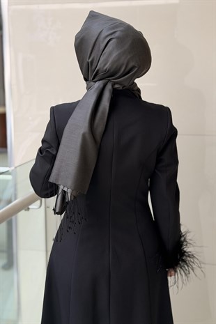 White Corner Verev Yaka Kolları Tüğ Detaylı Abiye Elbise