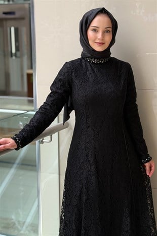 White Corner Yakası Taş İşlemeli Biye Detaylı Güpür Elbise