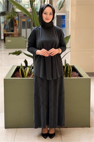 Nurcan Çetin Eteği Çapraz Nervür Dikişli Takım