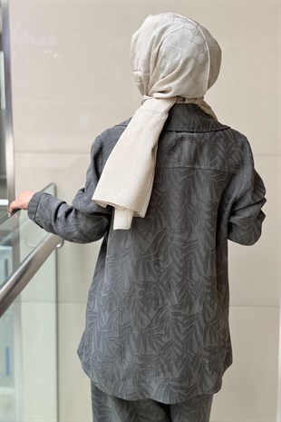 Nurcan Çetin Kruvaze Yaka Kendinden Yaprak Desenli Ceket Pantolon Taklım