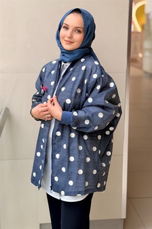 Ghisa Puantiye Desenli Broşlu Kap