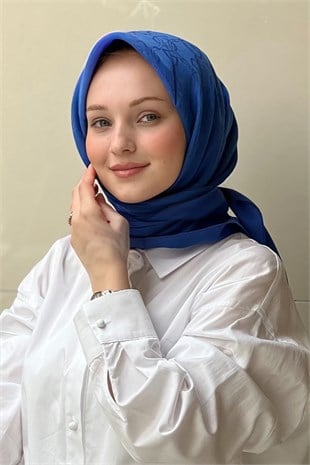 Noura Maria Eşarp