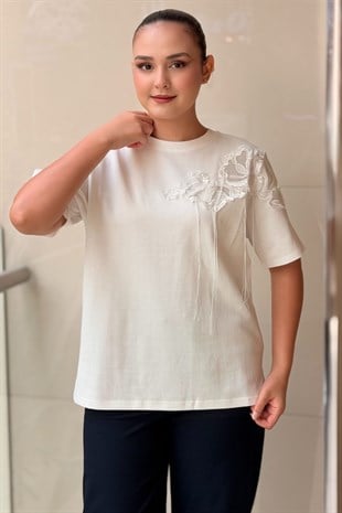 İpekyol Floral Nakışlı Püsküllü Tişört