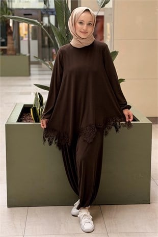 Nurcan Çetin Tunik Altı Güpürlü Bol Pantolonlu Takım