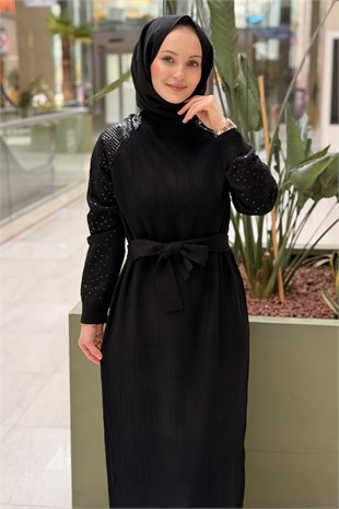 Fuat Gürşen Kolları Pul Payet İşlemeli Fitilli Triko Elbise