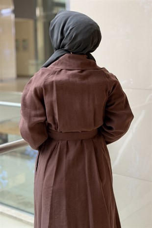 Ceremony Yakası Broşlu Keten Kap