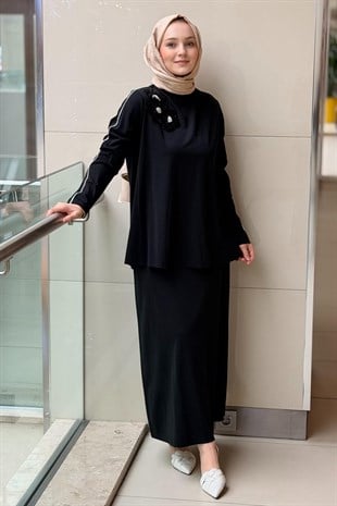 Nurcan Çetin Omuzu Pul Payet İşlemeli Biye Detaylı Tunik Etek Takım