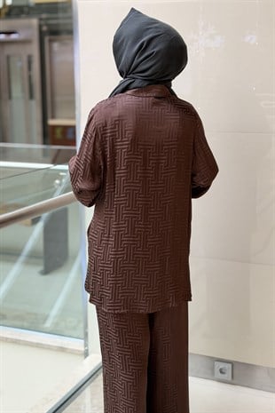 Ghisa Kendinden Desenli Önü Bağlı Gömlek Pantolon Floş Takım