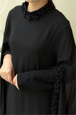 White Corner Yaka Ve Kol Çiçek Detaylı Abaya