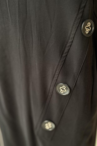 Nurcan Çetin Düğme Aksesuar Detaylı Tam Boy Fermuarlı Ferace