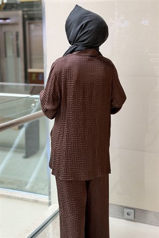 Ghisa Kendinden Desenli Önü Bağlı Gömlek Pantolon Floş Takım