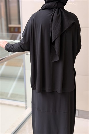 Nurcan Çetin Siyah Beyaz Çizgili Fermuarlı Tunik Etek Takım