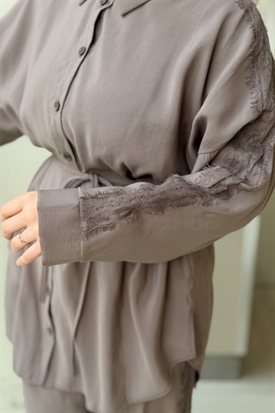 Mahal Yanları Fisto Detaylı Gömlek Pantolon Takım