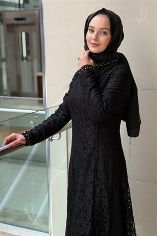 White Corner Yakası Taş İşlemeli Biye Detaylı Güpür Elbise