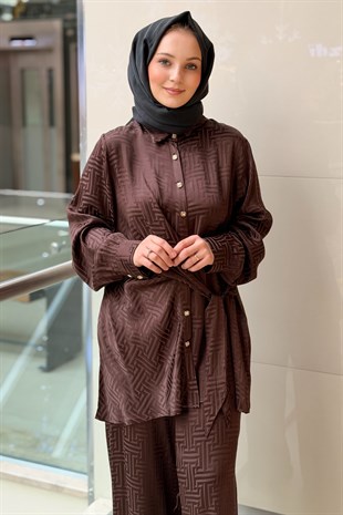 Ghisa Kendinden Desenli Önü Bağlı Gömlek Pantolon Floş Takım