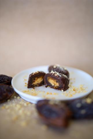 Badem Ezmeli Çikolata Kaplı Hurma 6lı