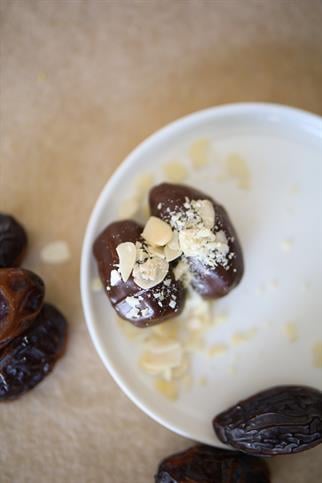 Badem Ezmeli Çikolata Kaplı Hurma 6lı