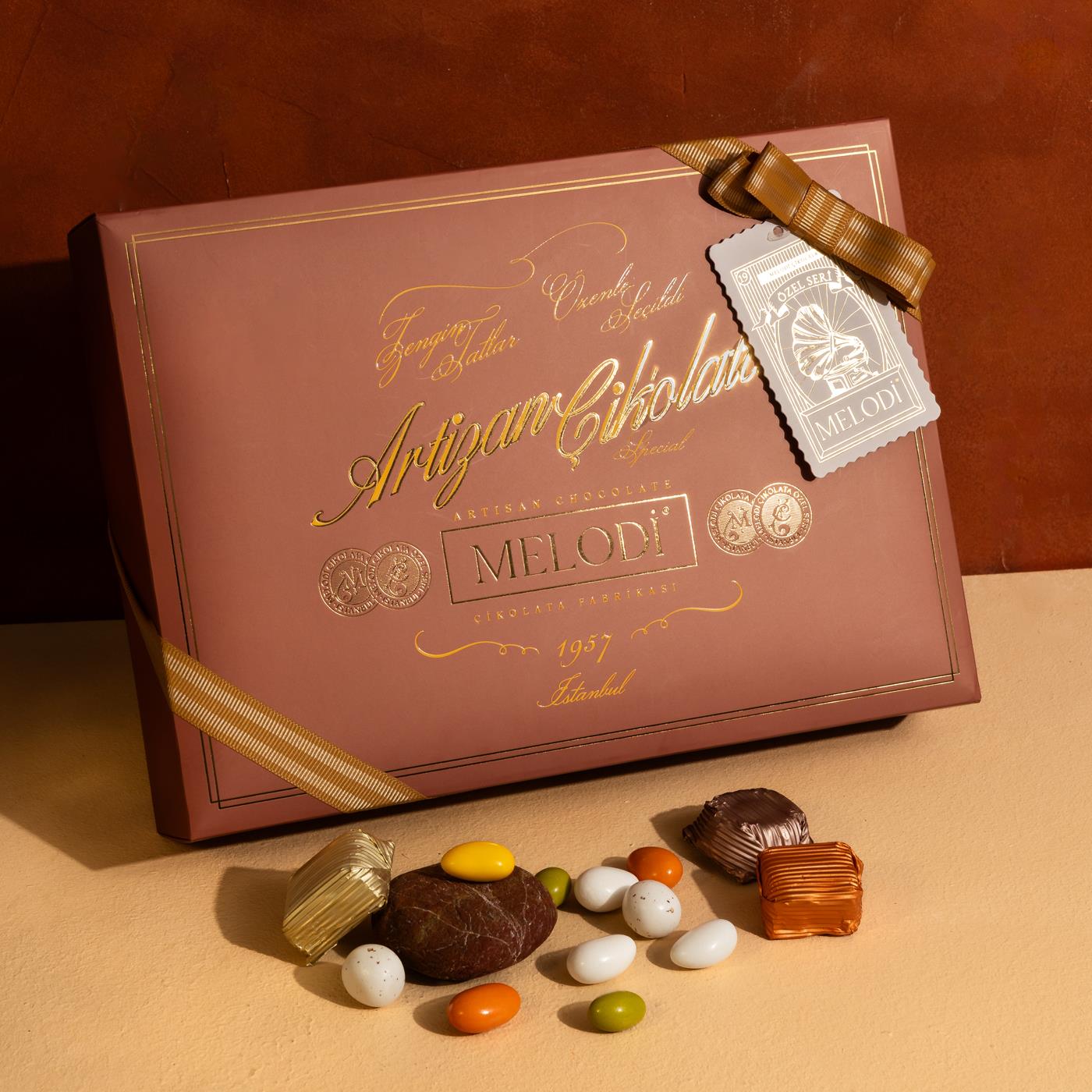 Özel Seri Hediye Çikolata Kahverengi 950g 