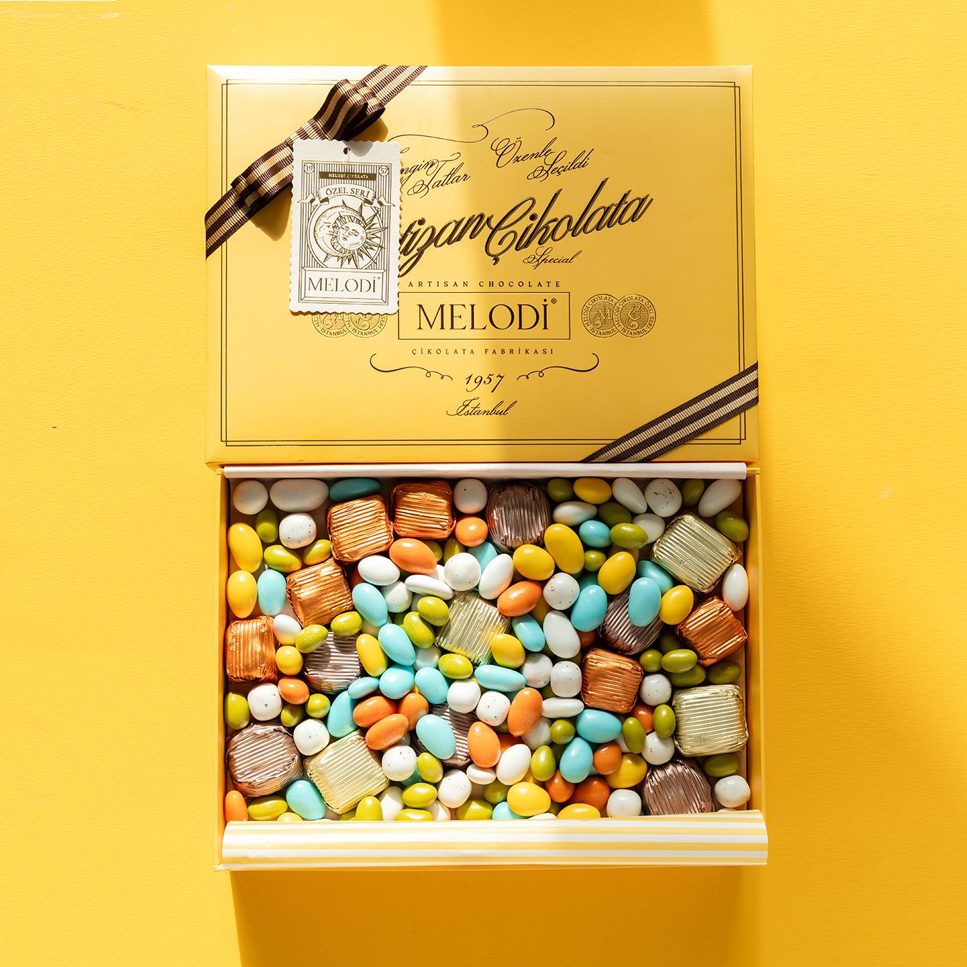 Özel Seri Hediye Çikolata Sarı 950g
