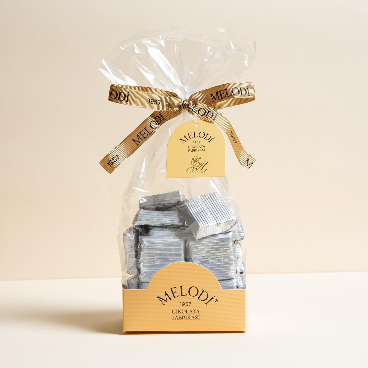 Yaldızlı Kare Tablet Fıstıklı Çikolata  Gümüş Yaldız 500g