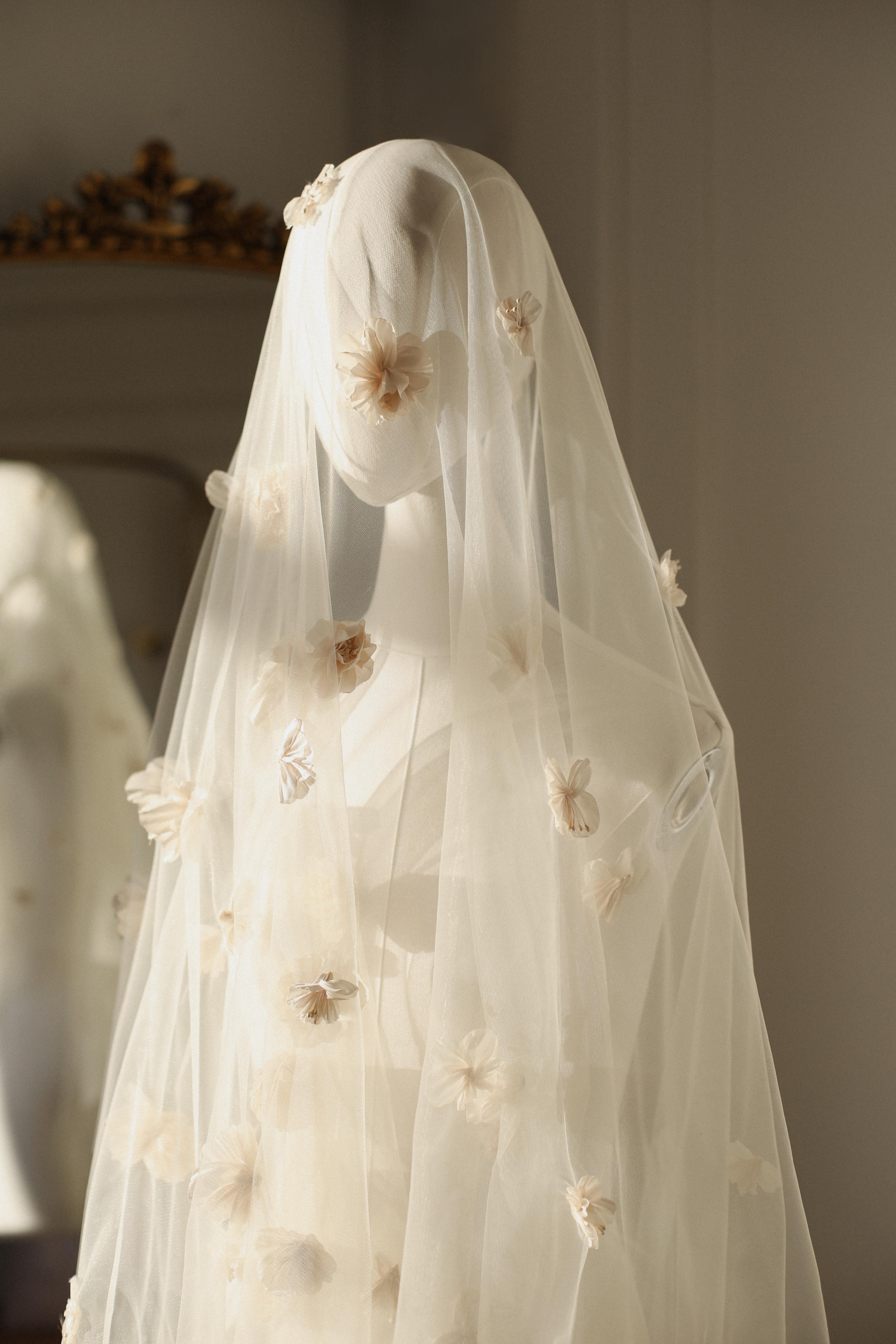 Camelia Çiçekli Duvak