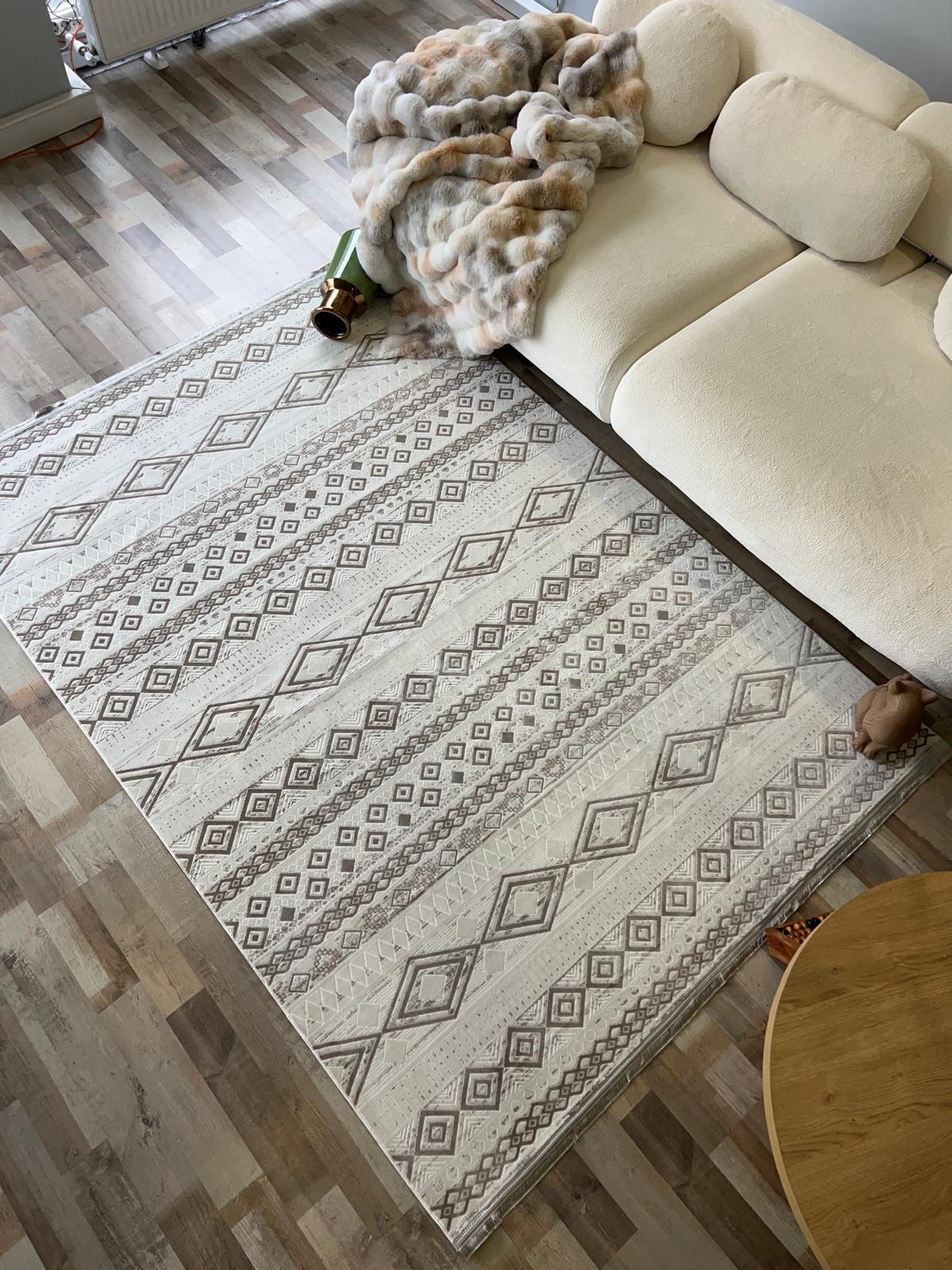 Bej Saten Bambu Salon Halısı Kesme Yolluk Halı Yumuşak Doku Kaymaz Tozumaz Dokuma Makine Halısı SEFİR 201