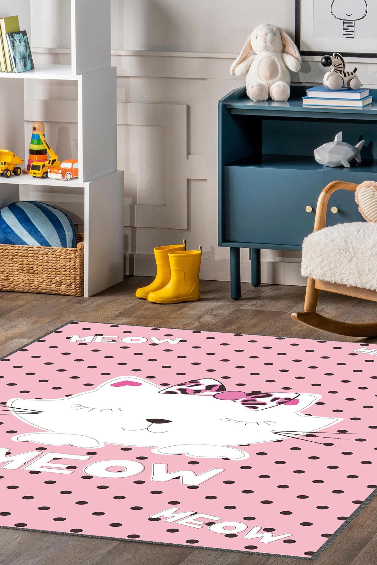 Pembe Kedi Desenli Kaymaz Tabanlı Makinede Yıkanabilir Çocuk Halısı