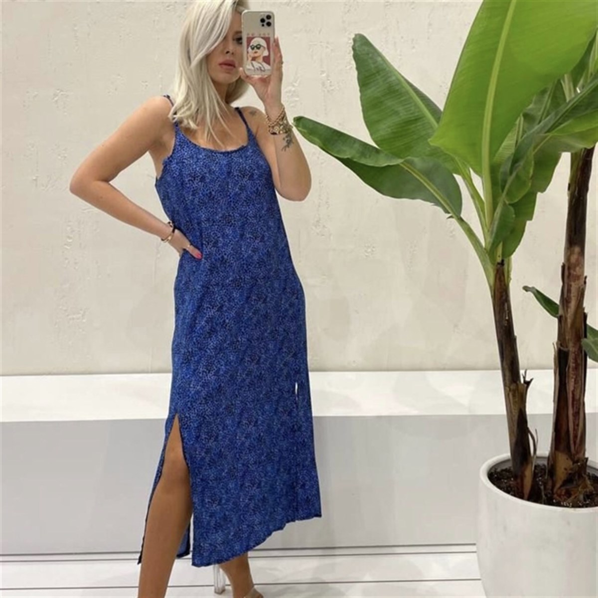 ASKILI YIRTMAÇ DETAY TASARIM  ELBİSE