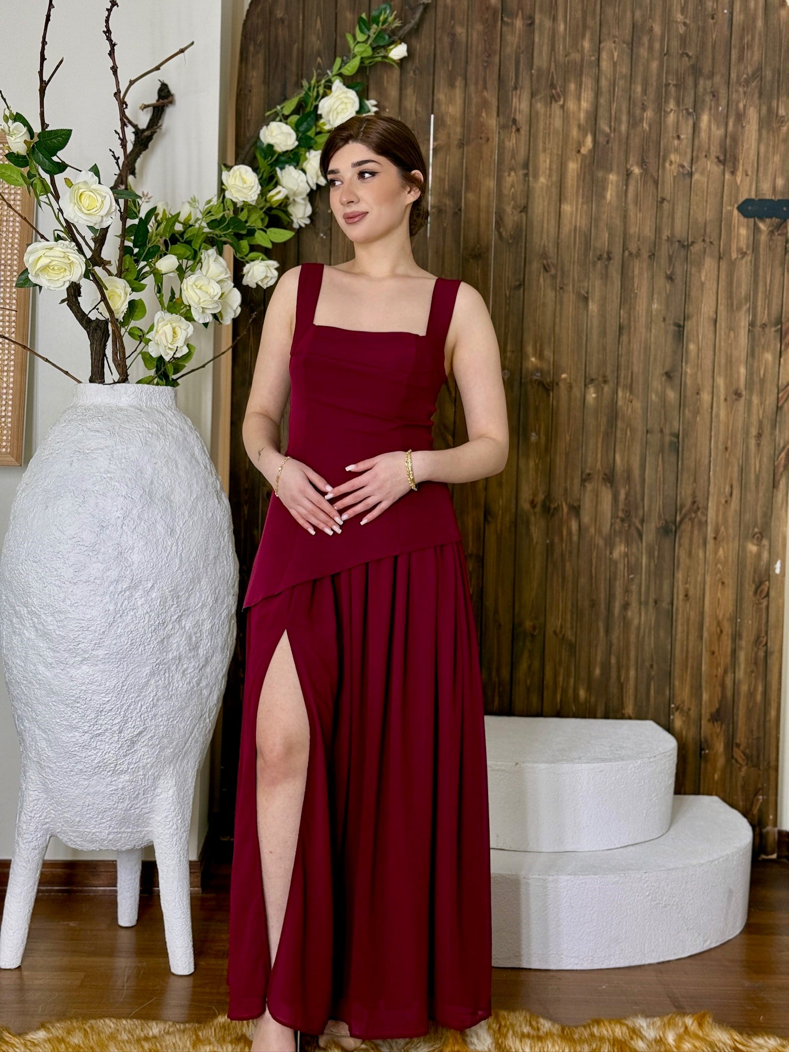 Atlas Kumaş Kare Yaka Yırtmaçlı Şifon Etekli Uzun Elbise Bordo