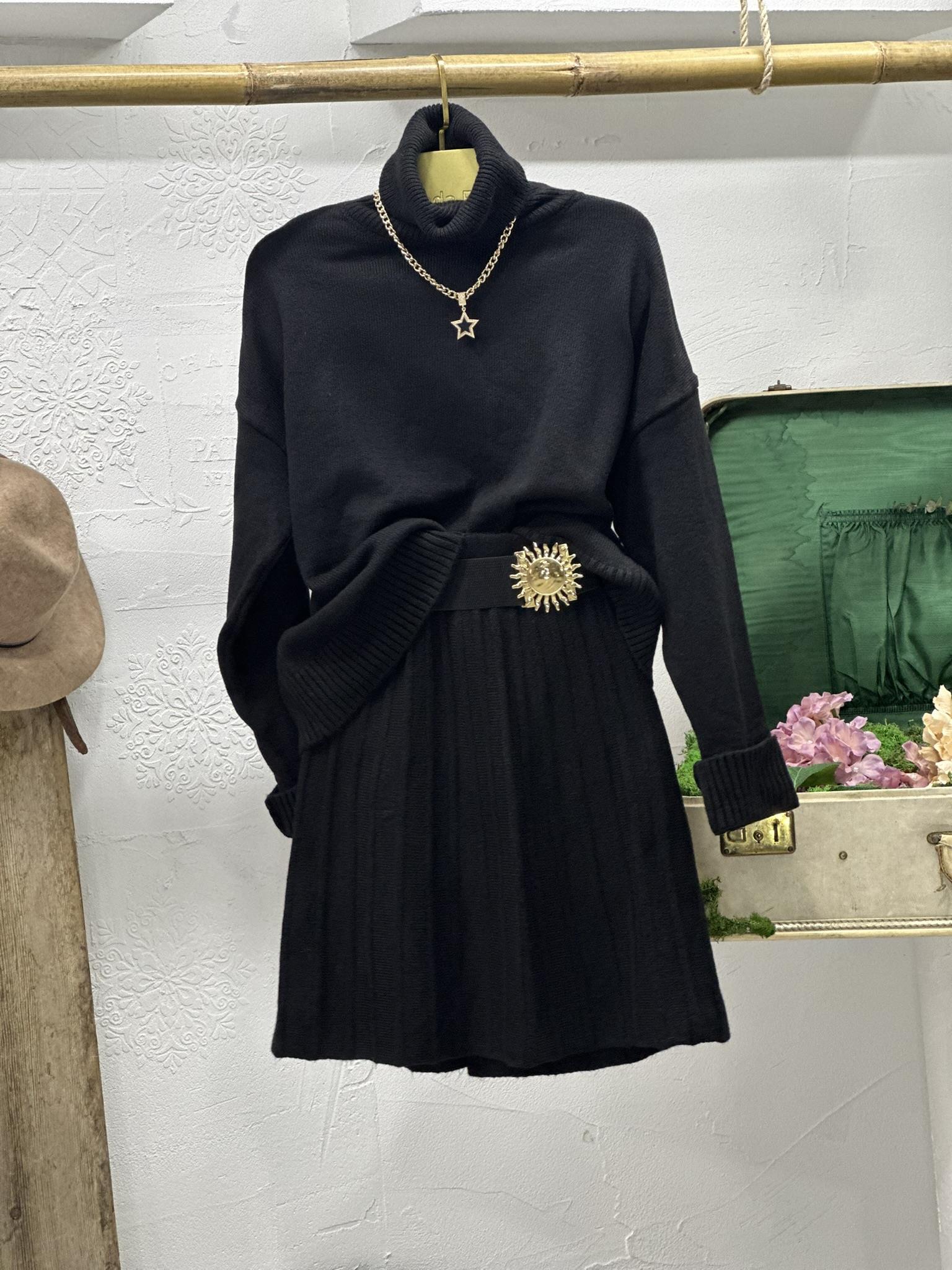 Balıkçı Yaka Triko Plise Görünümlü Etek İkili Siyah Triko Takım