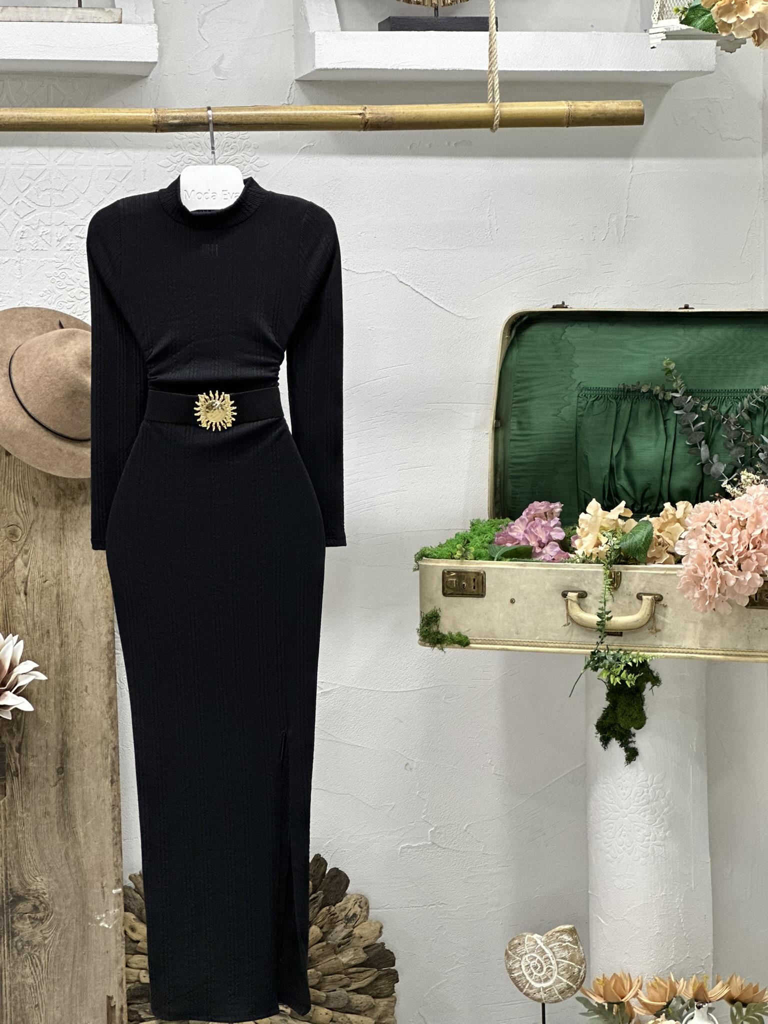 Burgu Kumaş Yan Yırtmaçlı Siyah Uzun Elbise