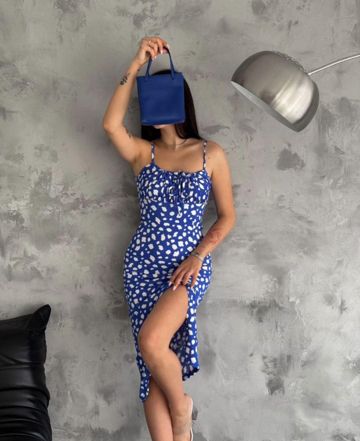 Bürümcük Kumaş Göğüs Bağ Detay Askılı Yırtmaçlı Elbisemiz 