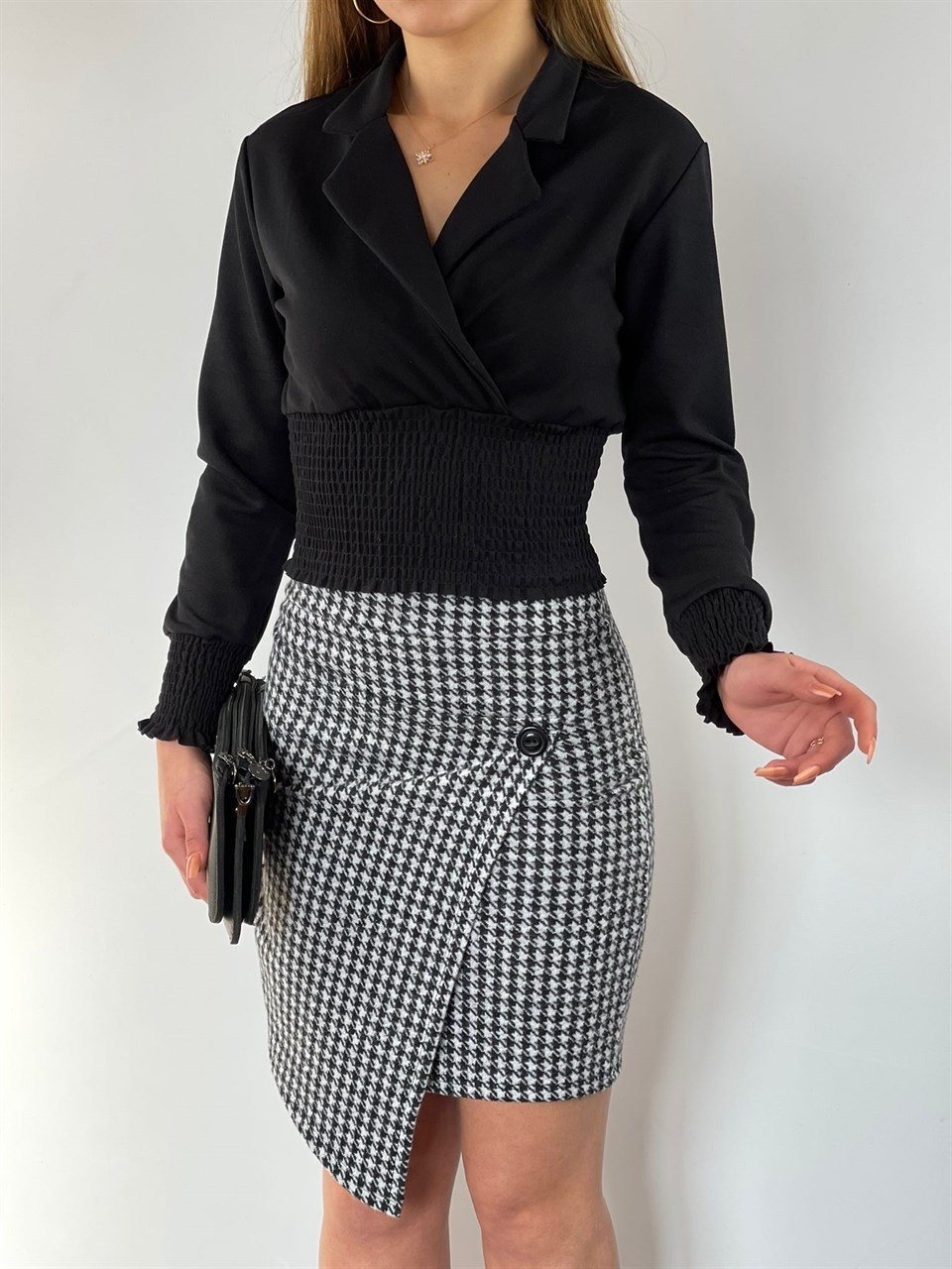 Crep Dokuma Gömlek Yaka Gipe Detaylı Bluz