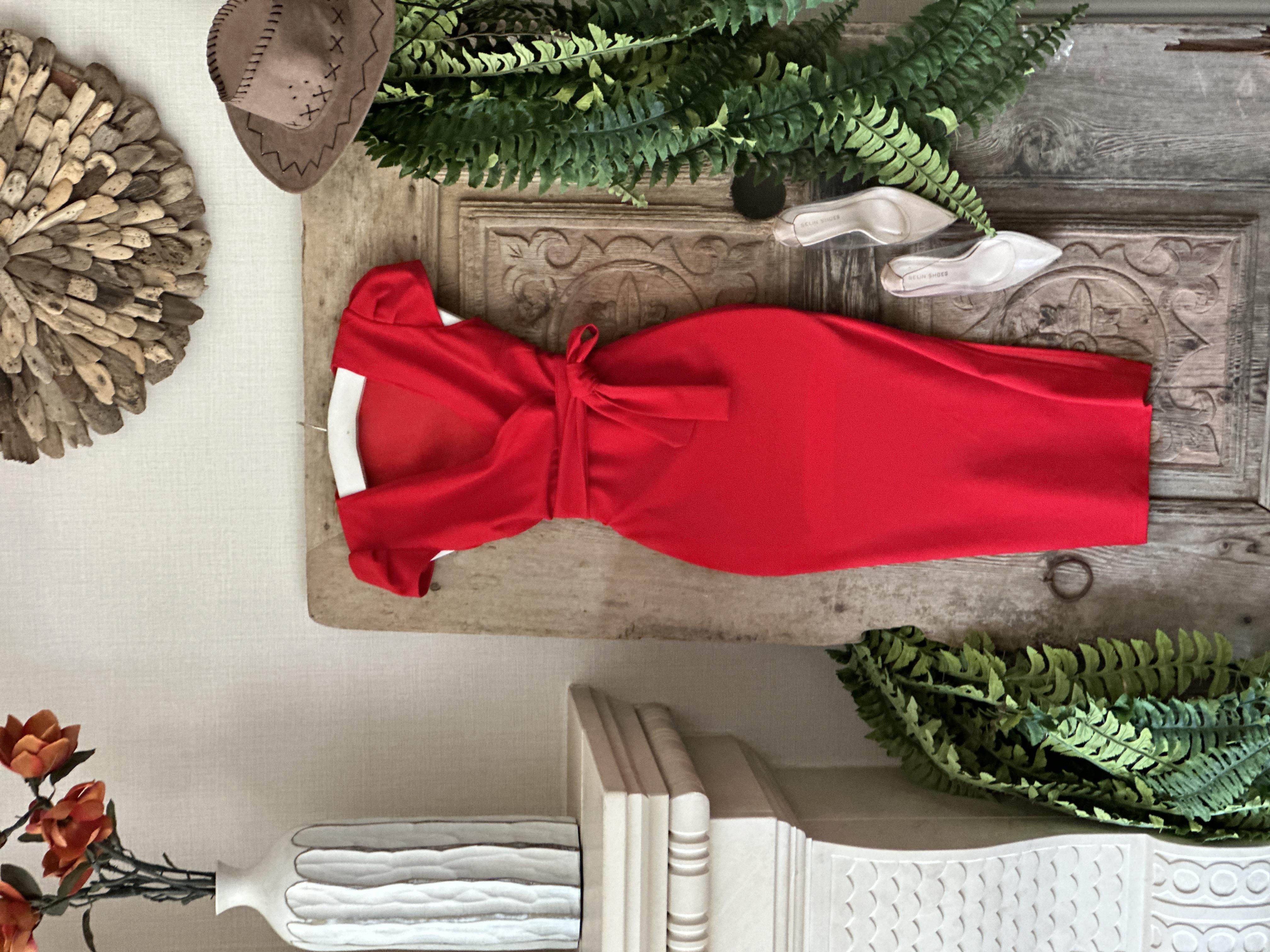 Crep Dokuma Kumaş Kruvaze Yaka Kuşaklı Yan Yırtmaçlı Kalem Elbise 