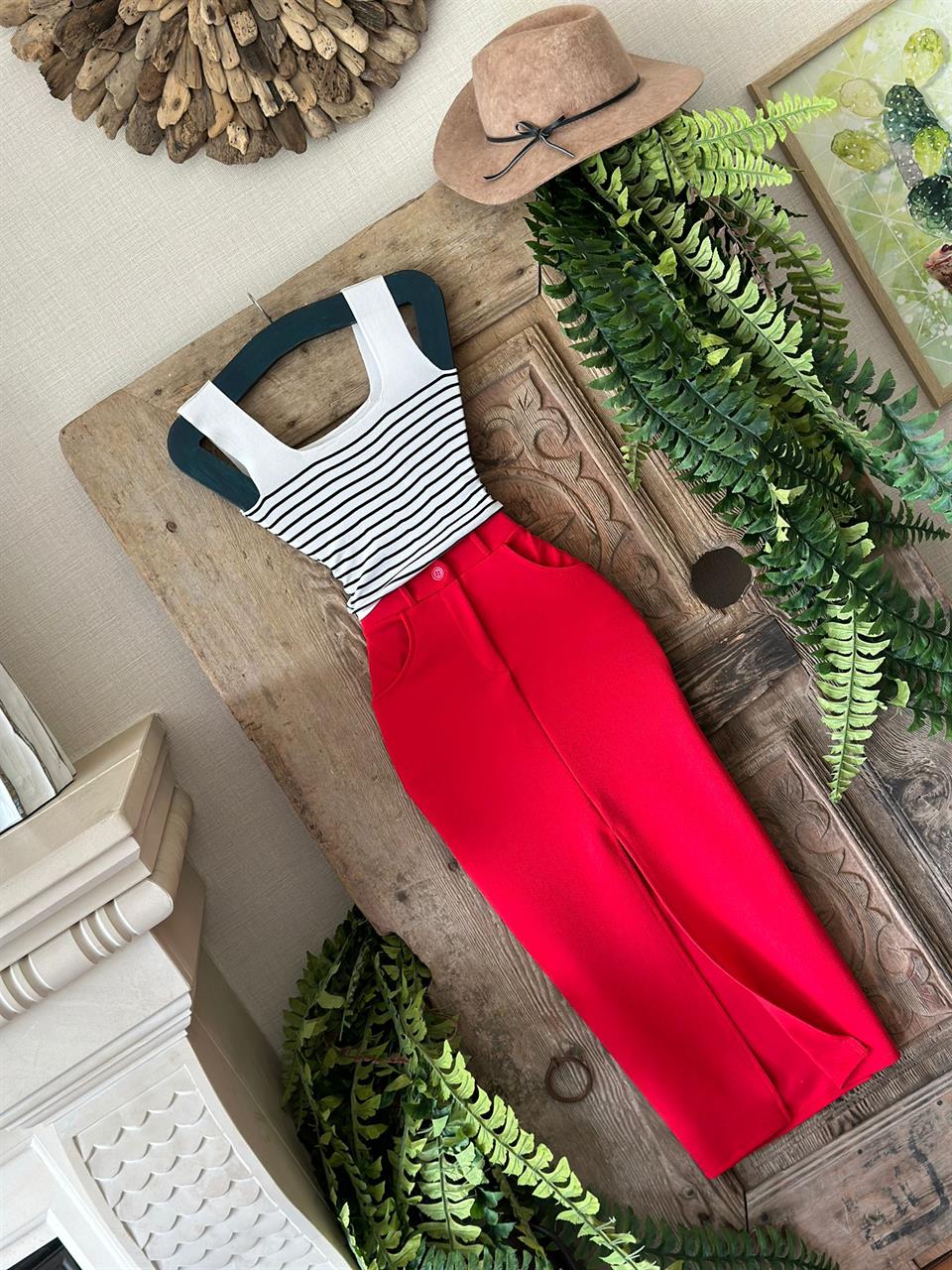 Crep Dokuma Kumaş Önden Yırtmaçlı Midi Boy Etek 