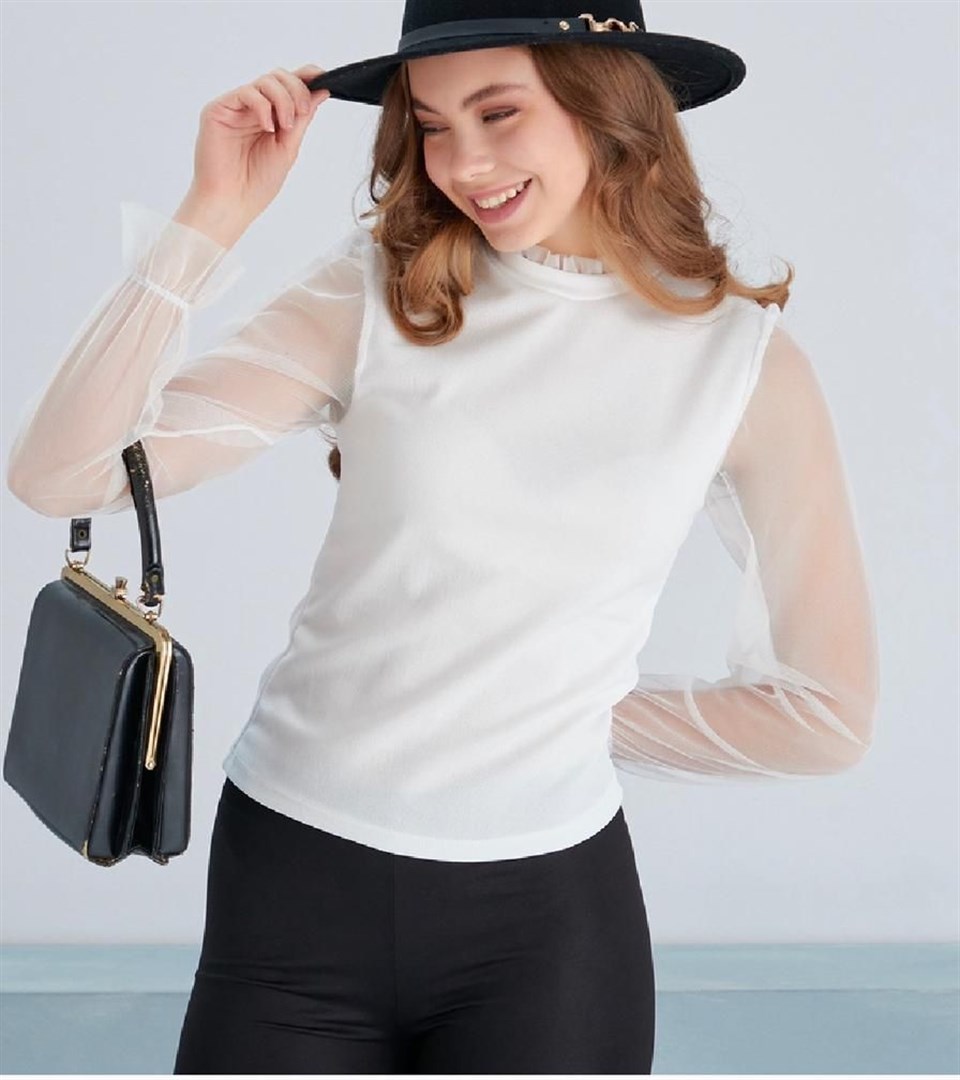 Crep Dokuma Kumaş V Kol ve Yaka Tül Detaylı Bluz