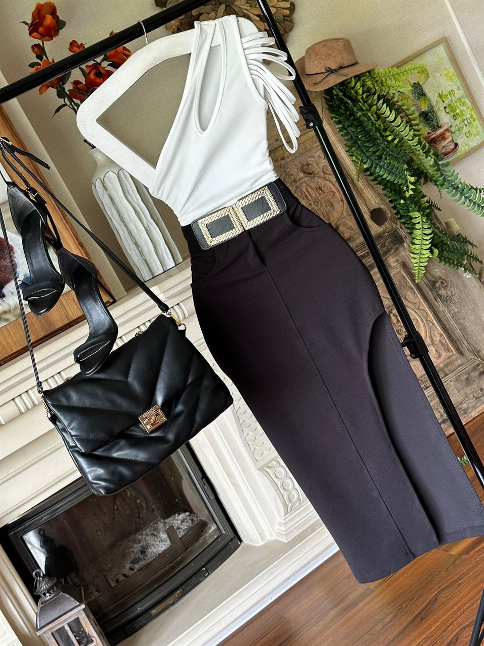 Crep Dokuma Kumaş Yan Yırtmaç Detaylı Midi Etek 